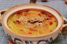 酸汤肥牛煲图片