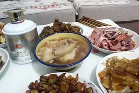 瓶身有“10781”才是纯粮酒？大错特错，行家：这些标记都别放过图片