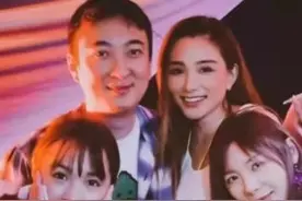 王思聪34岁生日派对照片曝光，网友嘲讽：为数不多保养很差的富人图片