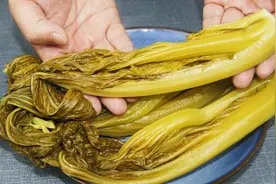 广东阿姨教你50年酸菜腌制配方，不放盐一晚就变酸，脆爽还不易烂图片