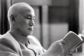 蒋介石听了首诗后老泪纵横，临终前坦言：若能早些读到将颐养天年图片