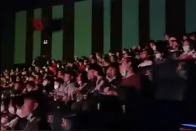 一男孩影厅排泄致大量退票，家属却拒绝赔偿图片