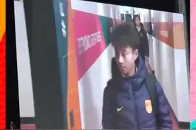 中国女足对阵英格兰女足，现场播放邓紫棋《夜的尽头》，又燃又炸！图片