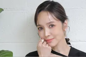 侯佩岑晒睡美人照，45岁状态似少女，网友还是放不下周杰伦图片