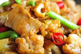 炒花菜，直接炒还是先焯水？都错了，教你正确做法，出锅又香又脆图片