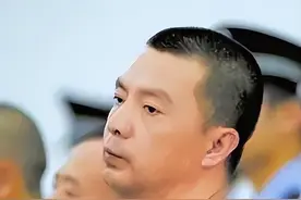 2010年，成都黑老大落网，为了80万打死亿万富翁，法庭上还喊冤图片