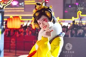 还记得西安大唐不夜城的“不倒翁”小姐姐吗？她如今活成这样图片