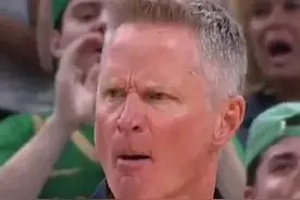 裁判控场，半场罚球勇士5-绿军15！科尔怒了，吃到技术犯规图片