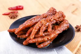 广东保姆教你秘制“虎皮鸡爪”，做法简单，一看就学会，软嫩脱骨图片
