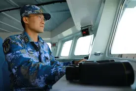 海军荆州舰舰长吴仲戈：​全时做好准备，100%完成任务图片