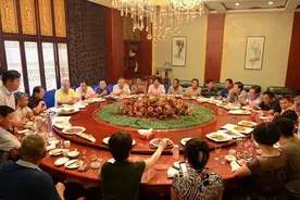 酒桌座位有讲究，切莫乱坐惹人烦！记住这“4种座次”，避免尴尬图片