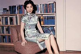 1970年，张灵甫遗孀王玉龄在美国留影，42岁她漂亮性感，气质不凡图片