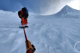 最励志的人生！被医生判定余生只能坐轮椅的重庆小伙 今年计划登珠峰图片