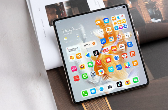 ��ǿ�۵����ֻ�PK����ҫMagic V2�ԱȻ�ΪMate X3����ѡ����һ����