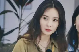 《花儿与少年露营季》杨幂“变形计”上热搜，这双雨靴太时髦了图片