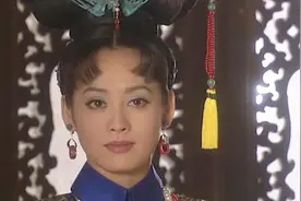 刚宠幸孝庄，皇太极就去看她姐，扒着门问：“兰儿，你怎么了？”图片