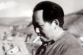 毛主席被敌军围捕，生死攸关之际写下7个字，敌军看到后停止追击图片