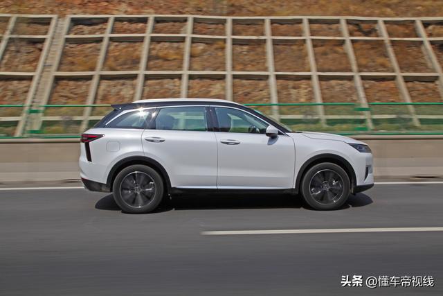 新车 | 售12.66万元起，1.5T+7DCT/配女王副驾，试驾新款启辰星