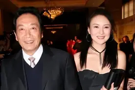 王奎荣，69岁老来得女，76岁还在拼命挣钱，女儿还小不敢老去图片