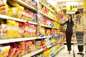 5款“藏在”货架下方的零食，一般人不会在意，内行人都爱吃图片