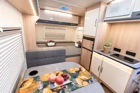 12.98万实现房车梦，独立干湿分离卫生间，爱旅AL490拖挂房车图片