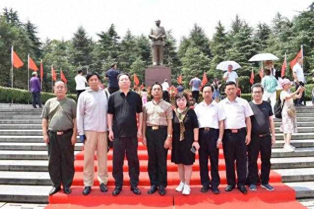 红色文化传播大使刘金享首长一行到伟大领袖毛主席旧居参观学习