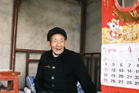 2008年老人在北京抢劫，被抓时却面带笑容，对法官说：请判重刑图片