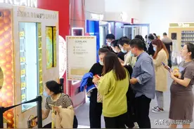 天猫双11线下氛围日渐浓厚 银泰百货开启美妆派样机嘉年华巡展图片