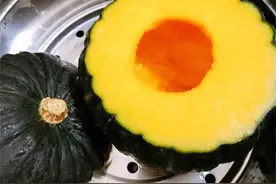 贝贝南瓜上锅蒸一蒸，出锅就是一道美食，鲜嫩爽滑又粉糯，真香图片