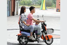 接娃电动车在多地普及，解决接娃难题，能放心买吗？行内人说实话图片