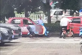 网友举报大爷剪坏共享单车，后续来了......图片