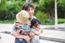 人到晚年才发现，早点生娃和晚点生娃差别很大，年轻夫妻要想明白图片