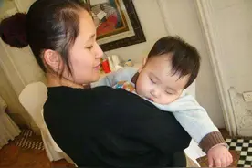 “新型带娃”突然流行：家长不累孩子更聪明，连早教班的钱都省了图片