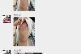 孩子在学校遭老师毒打，围观家长真让人心寒图片