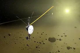 旅行者1号已经飞到了太阳系边缘，他为何还能与地球通讯？图片