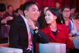 国内挣钱国外花？网曝刘强东伦敦买六亿豪宅，二胎获英国国籍图片