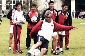 亚洲杯第四，晋级世界杯决赛圈，米卢与中国足球再续前缘的那三年图片