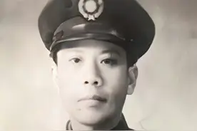 淮海战役中在碾庄毙命的到底是“黄伯韬”还是“黄百韬”？图片