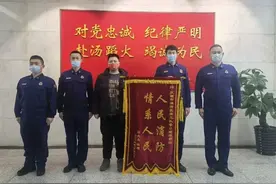 暖心｜消防员救援时双手被划出血，后续来了！图片