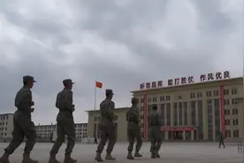 陆军某综合训练基地5000余名新兵完成结业考核图片