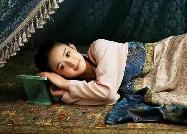 站如松坐如钟行如风卧如弓是什么意思（卧不仰面）