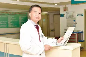 06年，河南24岁小伙来医院看病，心脏裸露在外，医院专家紧急会诊图片