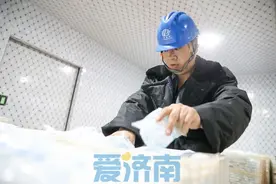 爱济南探访｜冰冻三尺只需半天之寒！ 50℃温差体验日产冰块80吨图片