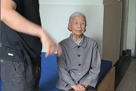 送91岁外婆去养老院后续！3万网友痛骂其家人，外孙回复阴阳怪气图片
