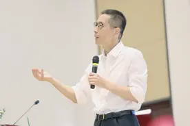 施一公希望更多年轻人投入科学研究，改变中国命运丨顶端快讯图片