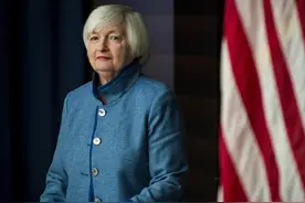 耶伦78岁身材矮小的老太太掌管美国的金融界?网友:背后隐藏了什么图片