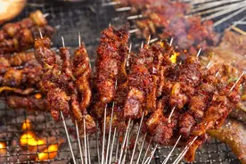 解决悲伤最快的方法：老板，来20串，爆辣。图片