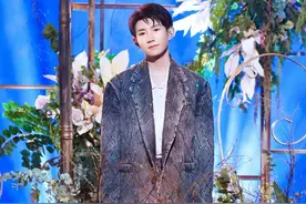 王源双台跨年演唱《穿过寒冬拥抱你》美好治愈温暖迎新年图片