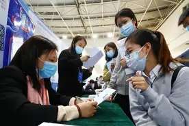 降薪后的“集体摆烂”，下班后不回消息不接电话，领导左右为难图片