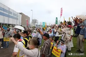 日本福岛最大港口爆发抗议集会，水产品价格暴跌图片